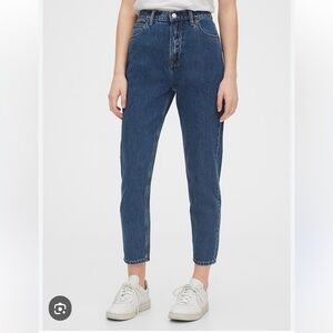 NWT Gap High Rise Mom Jeans size 33 short